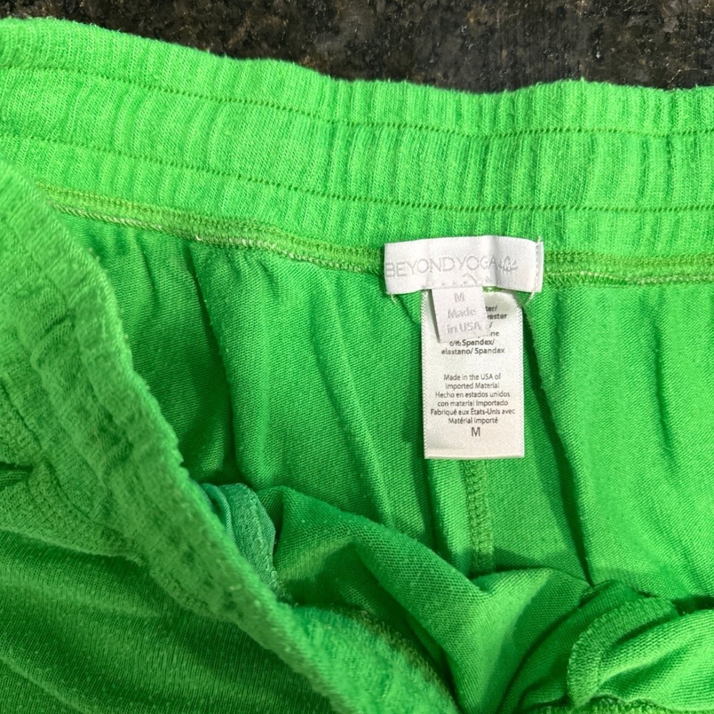 Beyond Yoga On Vacation Short- medium - Picture 2 of 4